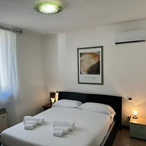 https://casa-carlotta-1.it-tuscanyhotel.com